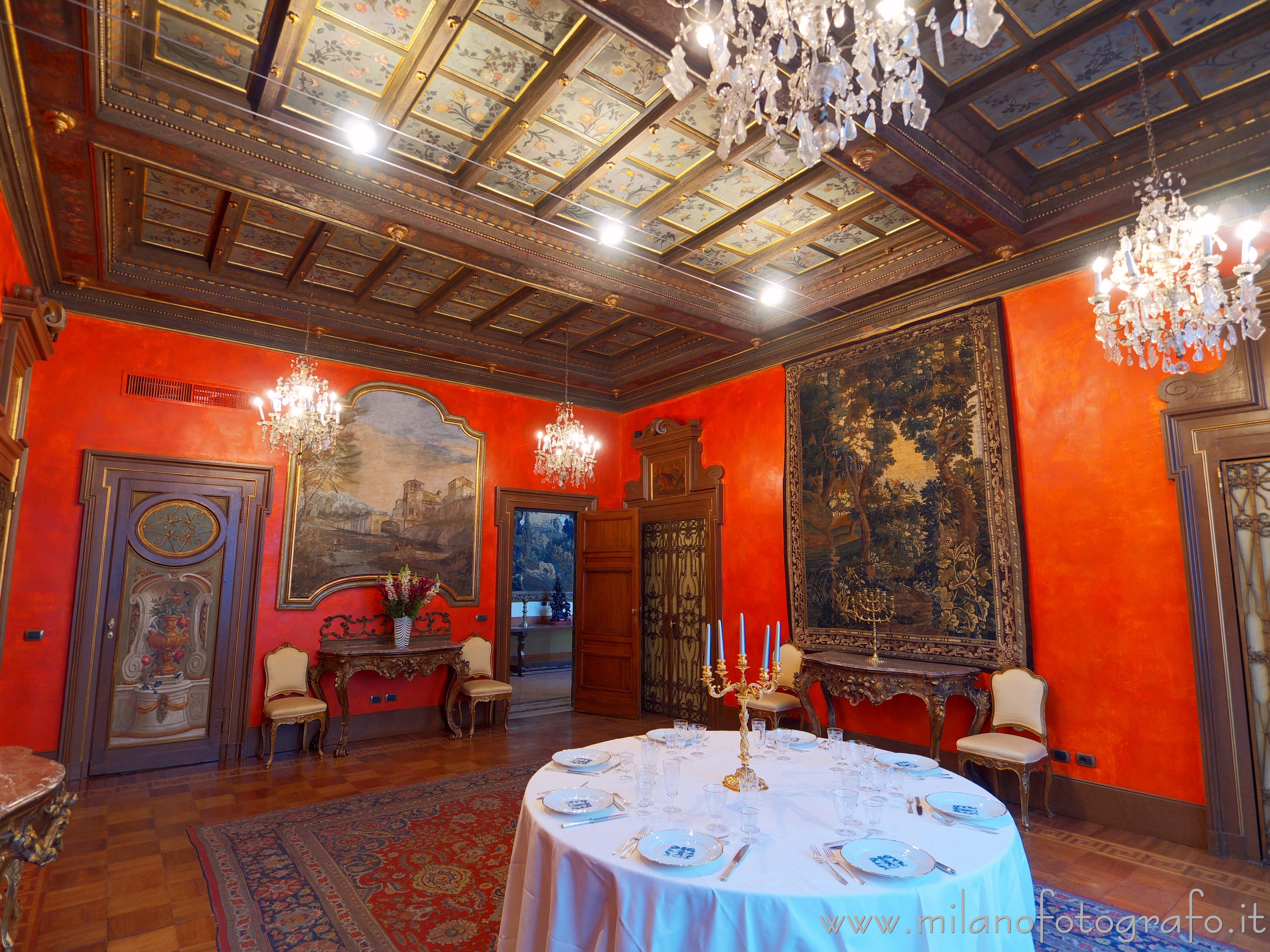 Milan (Italy) - Residenza Vignale - red hall